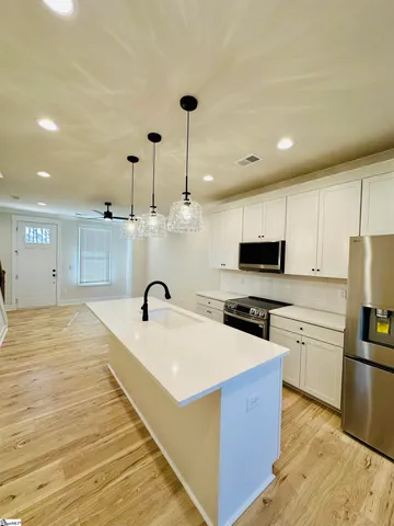 $399,900 | 9 Hawthorne Lane, Unit 102, Greenville, SC 29605