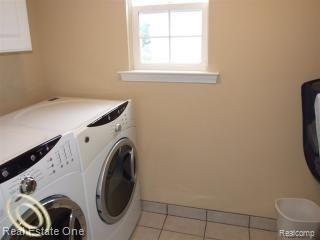 20805 Gill Road Farmington, MI 48335 - Photo 9 of 24 1st Floor Laundry Room.jpg