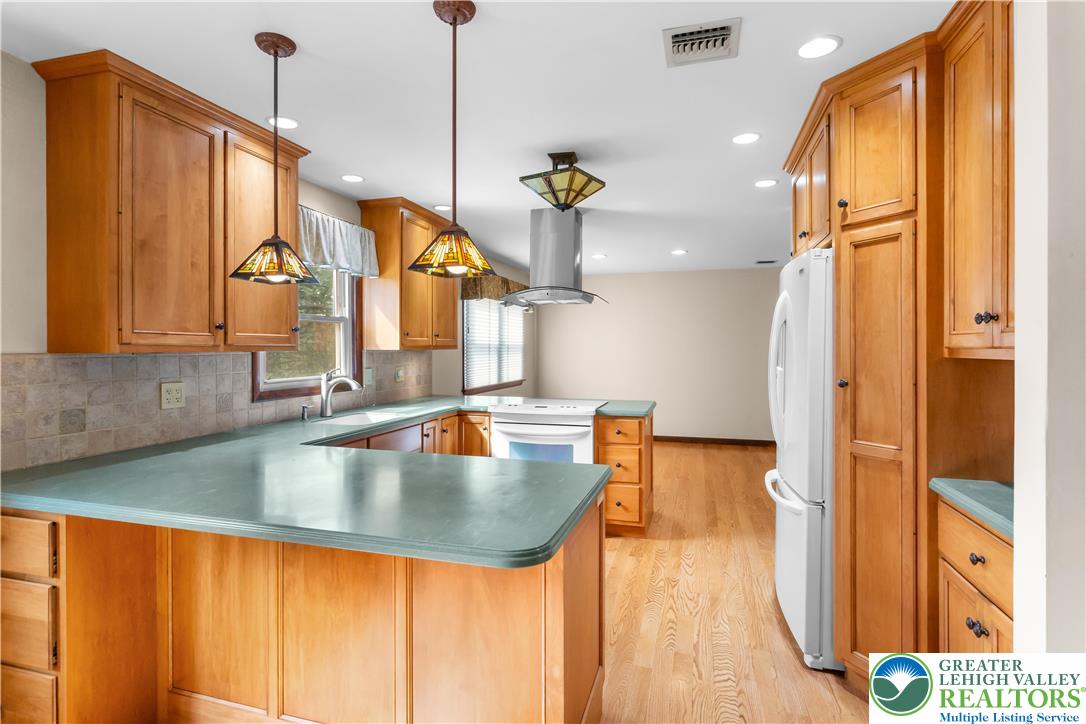 8034 Valley View Road Northampton, PA 18067 - Photo 6 of 27 Gallery Image 6