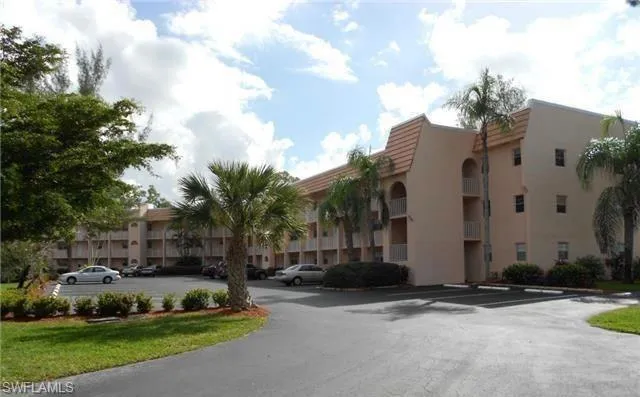 $1,995 | 400 Forest Lakes Boulevard, Unit 204, Naples, FL 34105