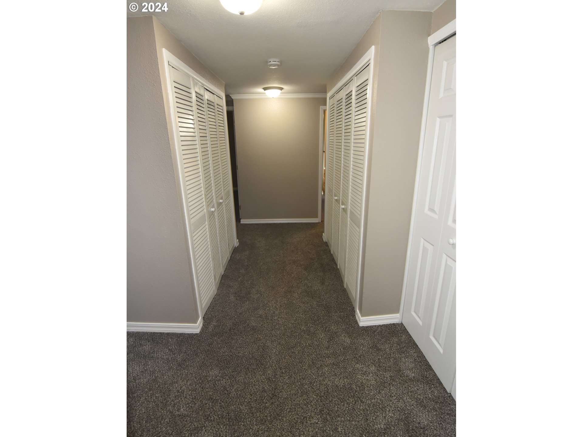25573 Perkins Road Veneta, OR 97487 - Photo 18 of 43 Hallway