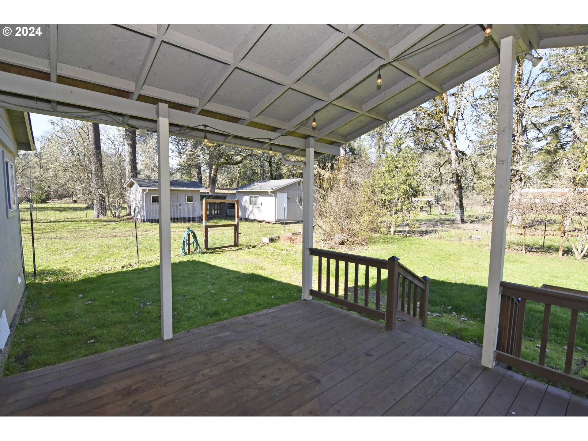25573 Perkins Road Veneta, OR 97487 - Photo 27 of 43 Deck