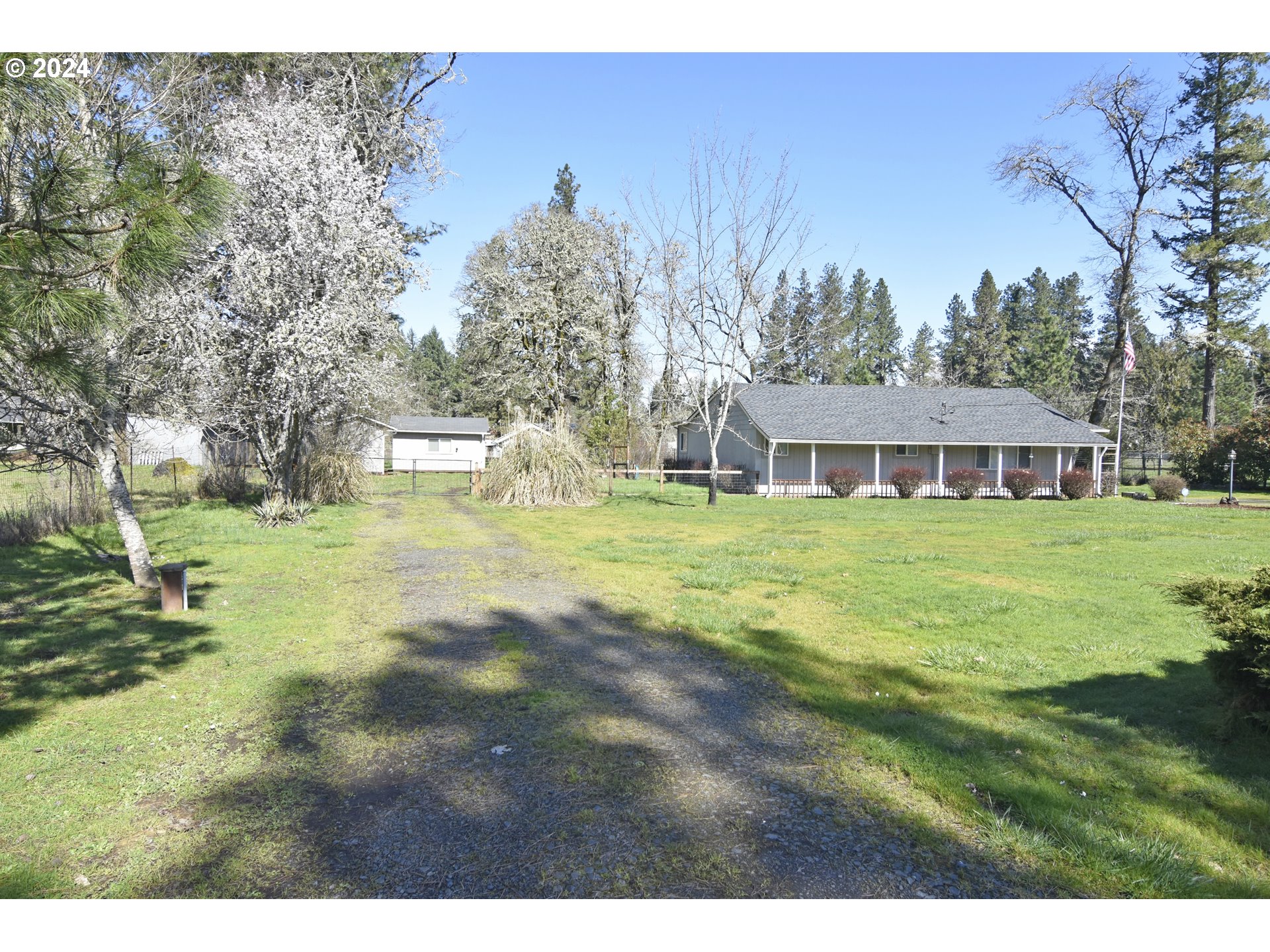 25573 Perkins Road Veneta, OR 97487 - Photo 4 of 43 Yard