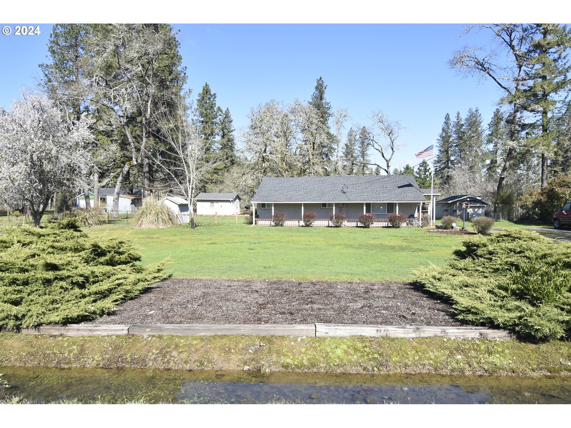 25573 Perkins Road Veneta, OR 97487 - Photo 6 of 43 Yard