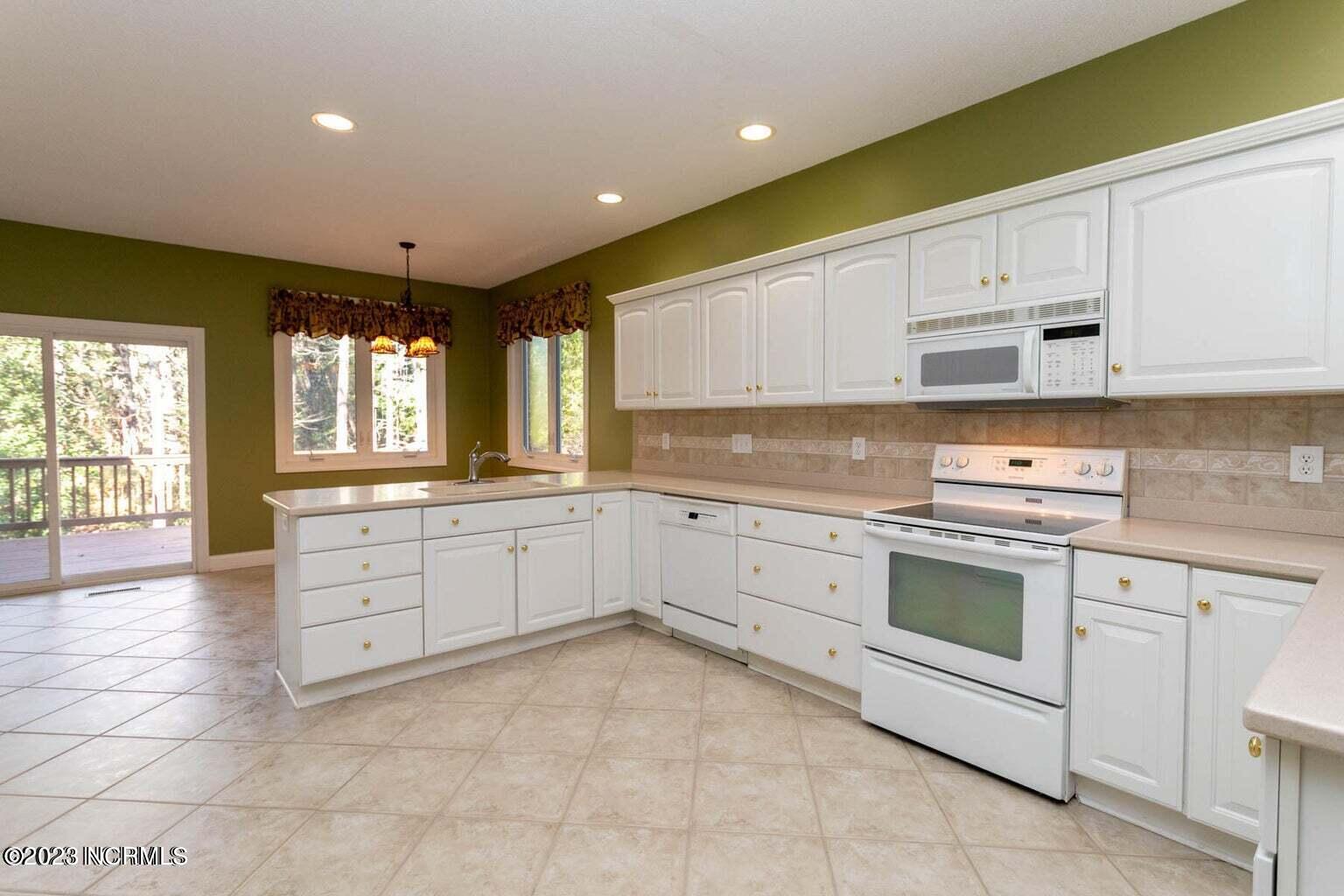 285 Merion Circle Pinehurst, NC 28374 - Photo 8 of 38 20230206195210490495000000-o