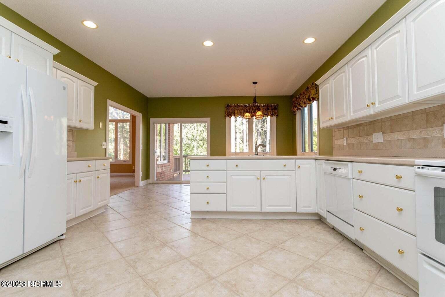 285 Merion Circle Pinehurst, NC 28374 - Photo 9 of 38 20230206195212115521000000-o