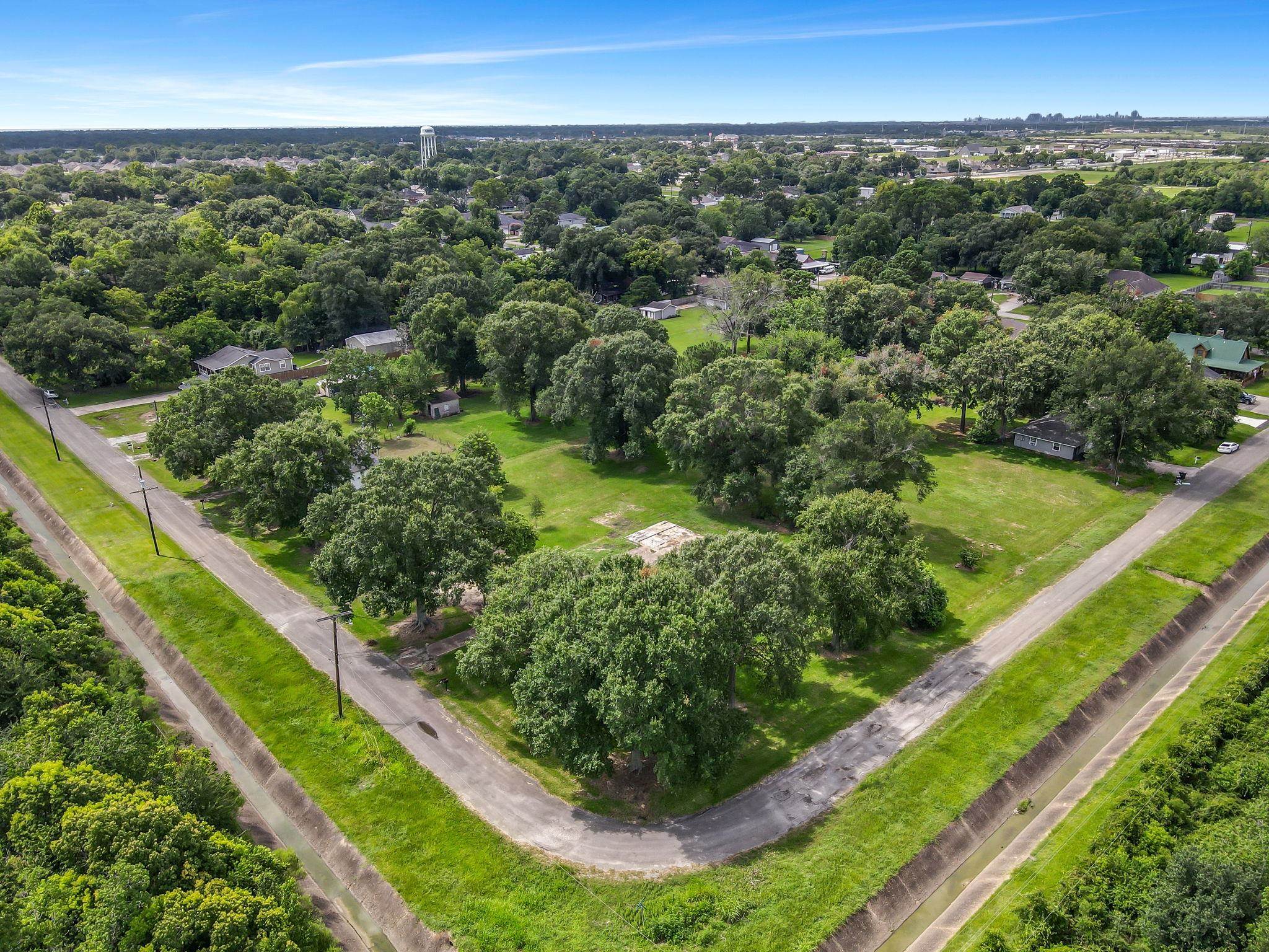19 F Mockingbird Groves Groves, TX 77619 - Photo 7 of 10