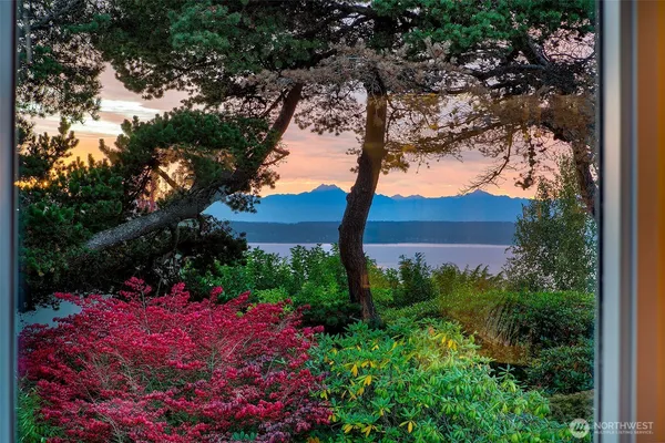 $2,750,000 | 4221 West Armour Street, Seattle, WA 98199