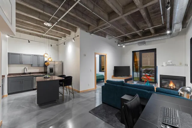 $1,895 | 601 South Marquette Avenue, Unit 405, Minneapolis, MN 55402