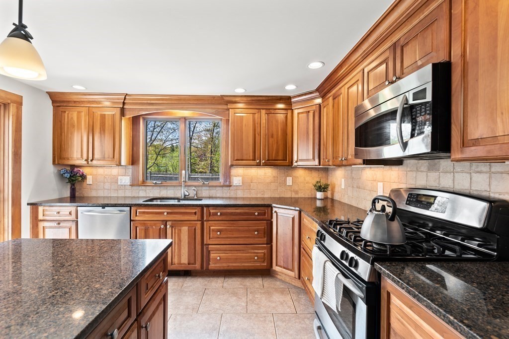 144 Derby Road Melrose, MA 02176 - Photo 3 of 19 Gallery Image 3