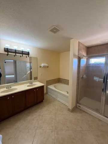 $3,200 | 2087 Newport Isles Boulevard, Port St. Lucie, FL 34953