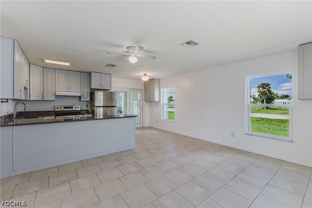 16593 Davis Road Fort Myers, FL 33908 - Photo 7 of 31 Gallery Image 7
