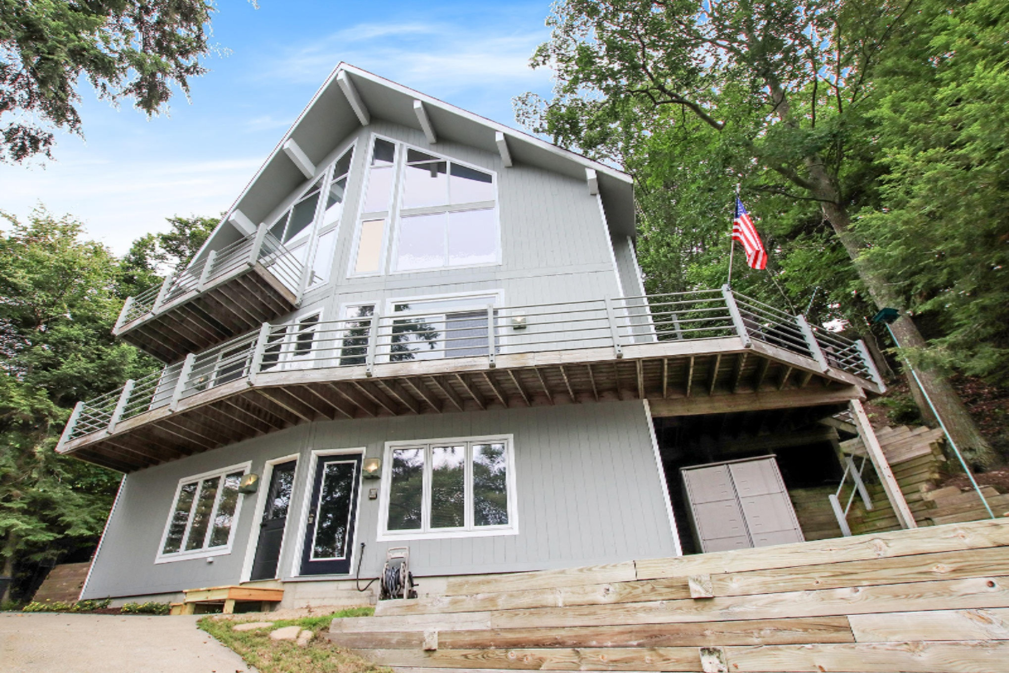18050 North Shore Estates Road Spring Lake, MI 49456 - Photo 2 of 46 IMG_9110