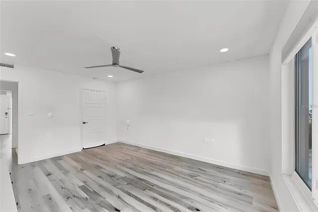 $1,395,000 | 100 Sands Point Road, Unit 323, Longboat Key, FL 34228