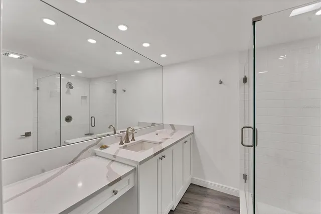 $1,395,000 | 100 Sands Point Road, Unit 323, Longboat Key, FL 34228