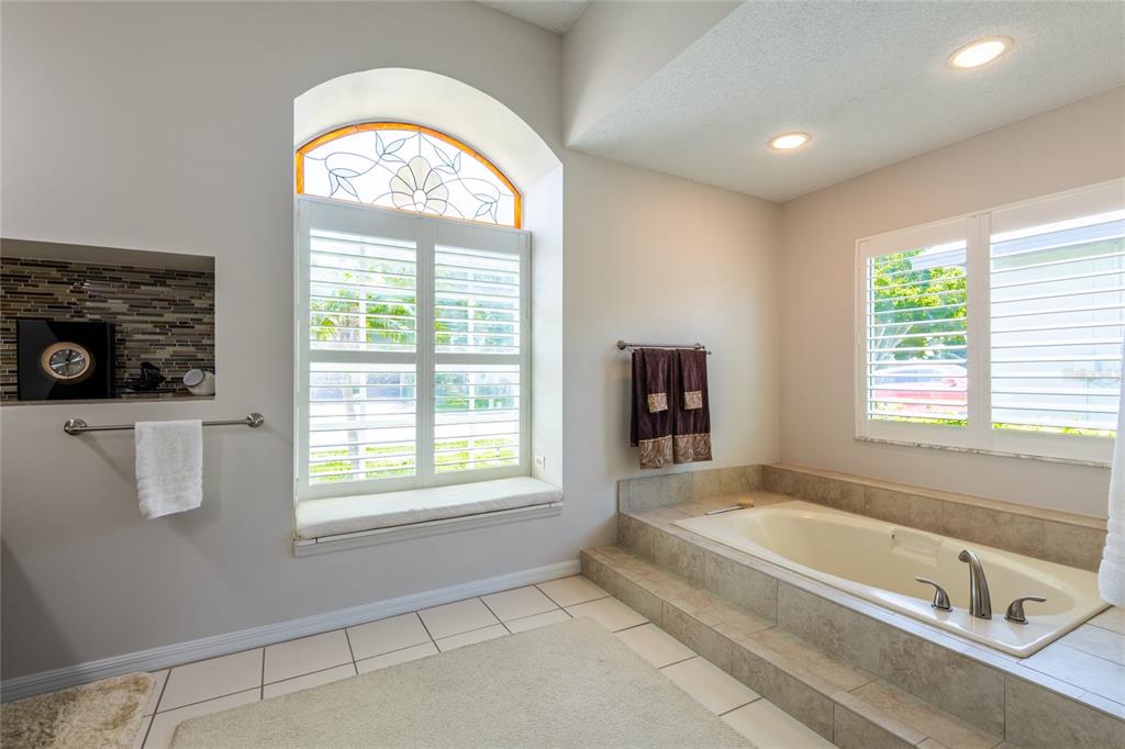 690 Weathersfield Drive Dunedin, FL 34698 - Photo 29 of 58
