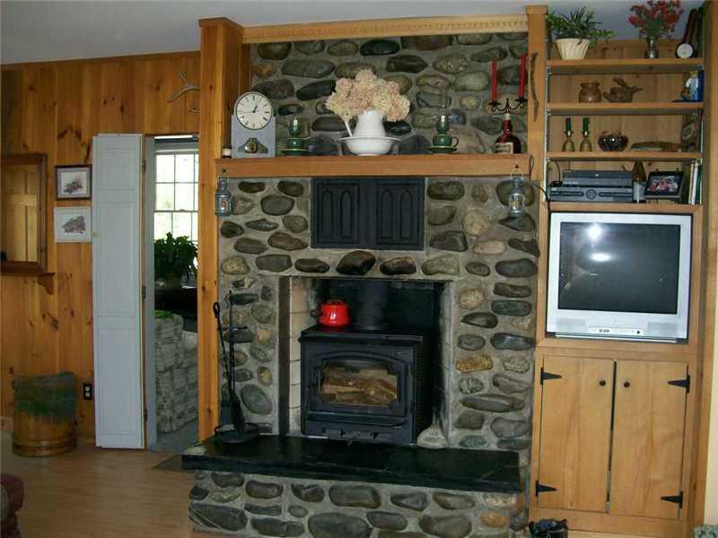 299 Kincaid Road Madison, ME 04950 - Photo 6 of 18 Living Room.