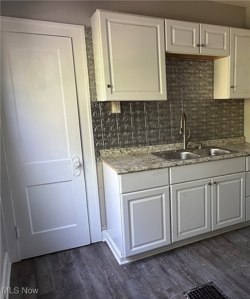 2303 Ashurst Road Cleveland, OH 44118 - Photo 14 of 36