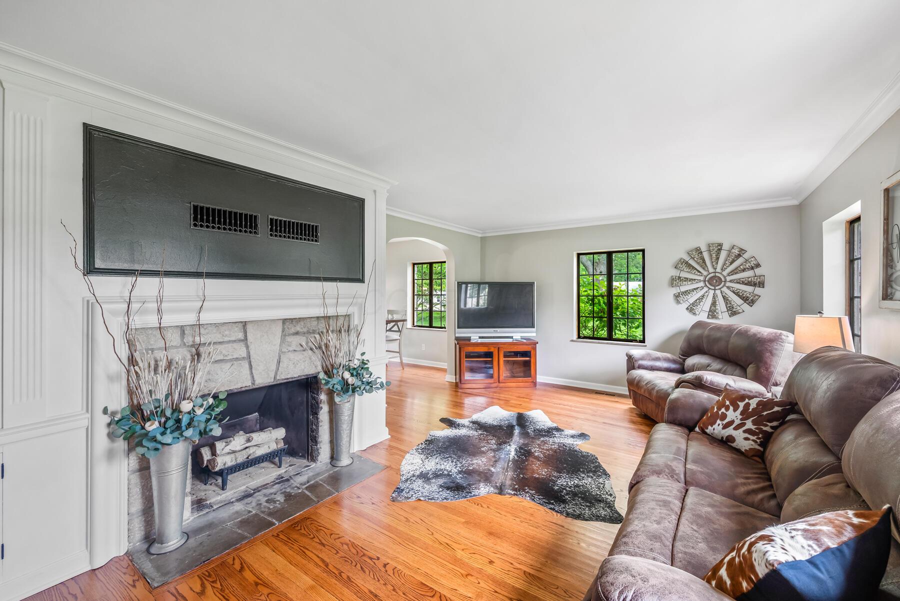 6945 Prospect-Dublin Road Prospect, OH 43342 - Photo 2 of 41 Glistening hardwood floors