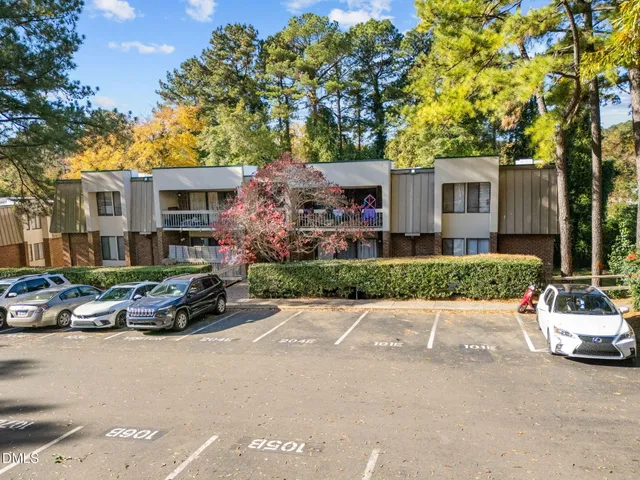 $2,000 | 500 Umstead Drive, Unit 101E, Chapel Hill, NC 27516
