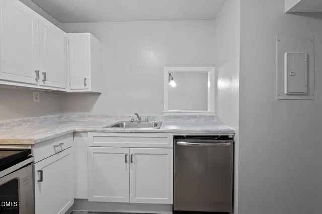 $2,000 | 500 Umstead Drive, Unit 103E, Chapel Hill, NC 27516