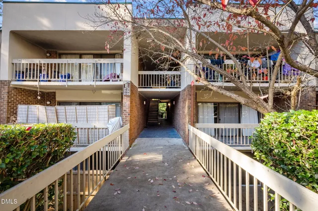 $2,000 | 500 Umstead Drive, Unit 103E, Chapel Hill, NC 27516