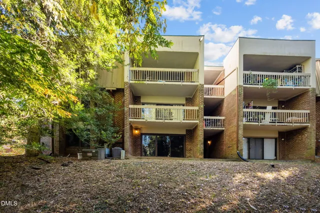 $2,000 | 500 Umstead Drive, Unit 103E, Chapel Hill, NC 27516