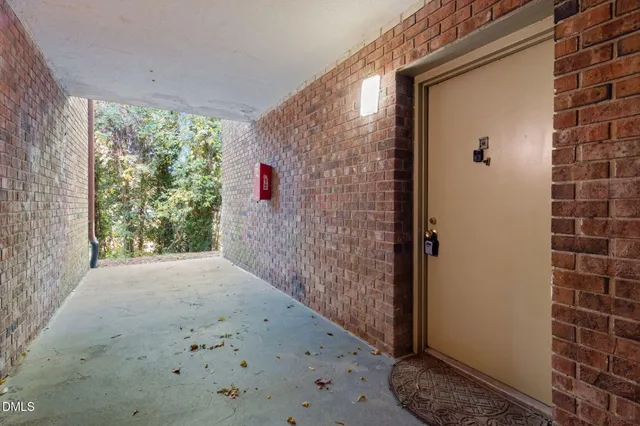 $2,000 | 500 Umstead Drive, Unit 103E, Chapel Hill, NC 27516