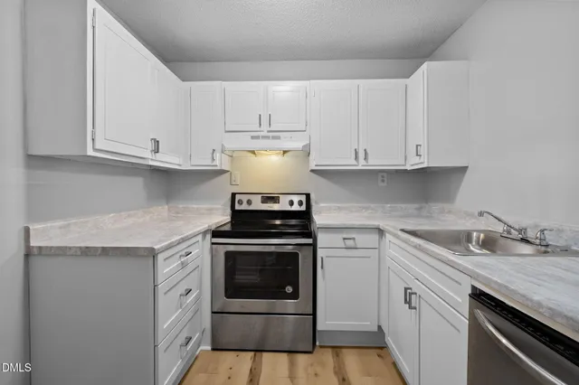 $2,000 | 500 Umstead Drive, Unit 103E, Chapel Hill, NC 27516