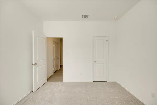 $2,200 | 324 Rock Spgs Drive, Marble Falls, TX 78654