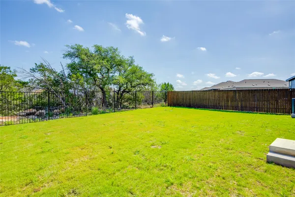 $2,200 | 324 Rock Spgs Drive, Marble Falls, TX 78654