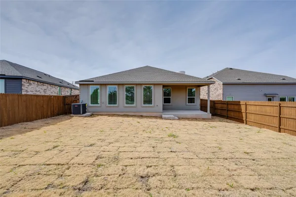 $2,200 | 324 Rock Spgs Drive, Marble Falls, TX 78654