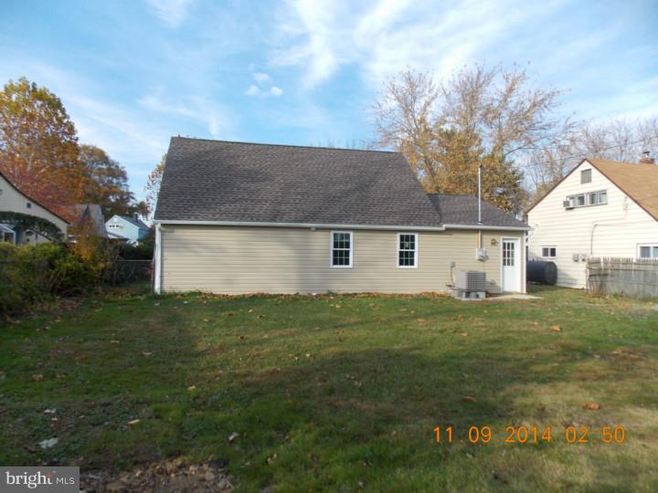 50 Inland Road Levittown, PA 19057 - Photo 2 of 20 Exterior Back