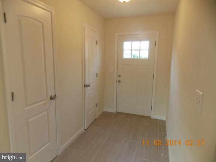 50 Inland Road Levittown, PA 19057 - Photo 4 of 20 Foyer