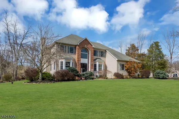 $899,999 | 14 Misty Lane, Andover, NJ 07821