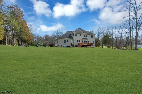 $899,999 | 14 Misty Lane, Andover, NJ 07821