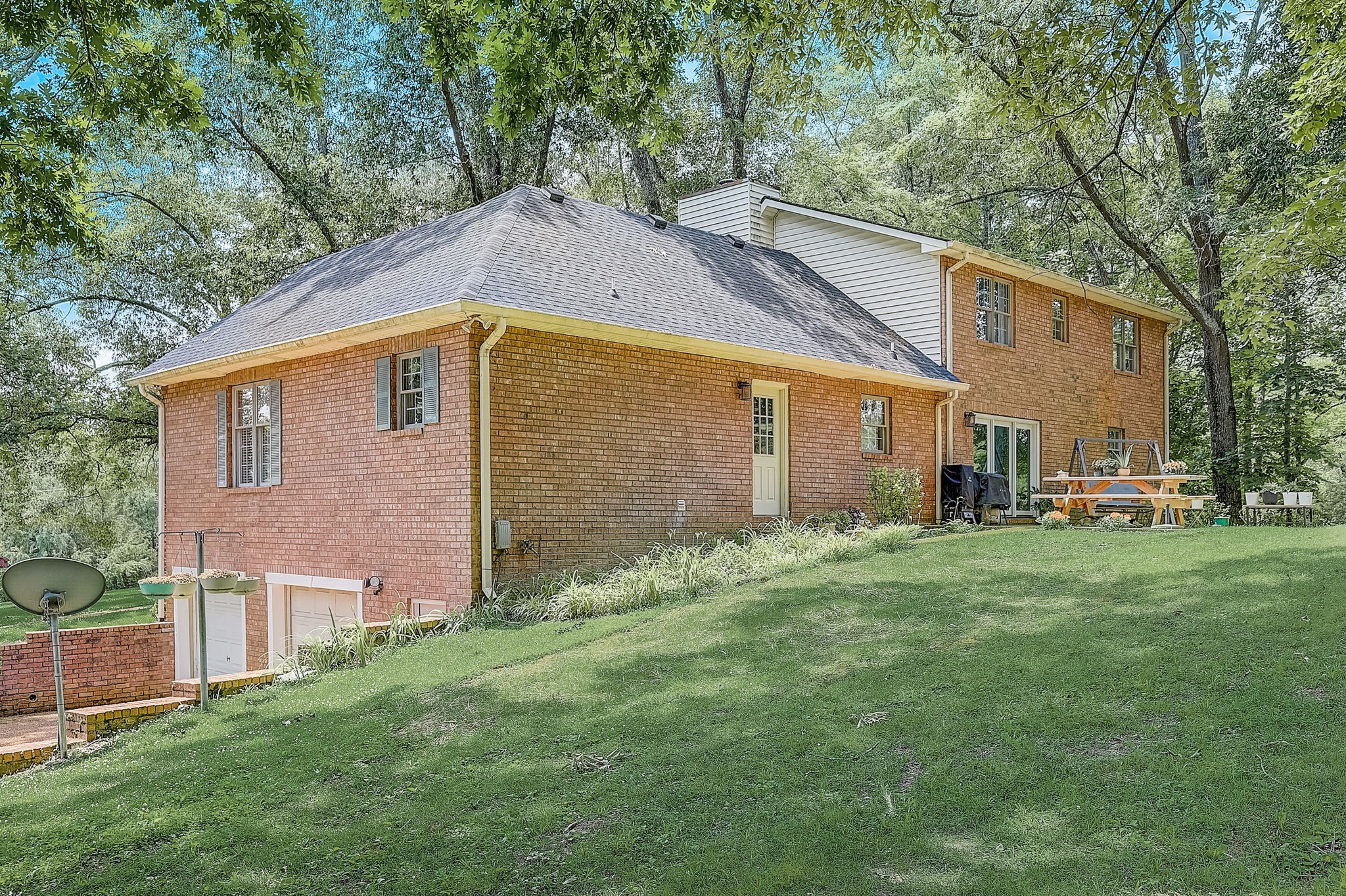 433 Brown Road Lebanon, TN 37087 - Photo 54 of 63 a backyard of a house with table and chairs
