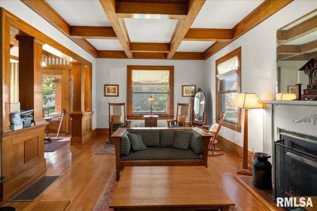 $230,000 | 216 West Poplar Street, Harrisburg, IL 62946