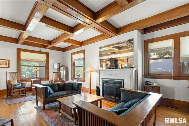 $230,000 | 216 West Poplar Street, Harrisburg, IL 62946