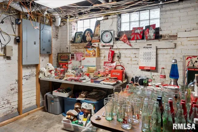 $230,000 | 216 West Poplar Street, Harrisburg, IL 62946