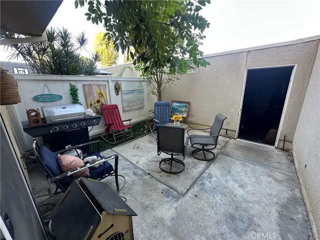 $585,000 | 6561 Vanalden Avenue, Unit 5, Reseda, CA 91335