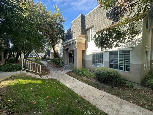 $585,000 | 6561 Vanalden Avenue, Unit 5, Reseda, CA 91335