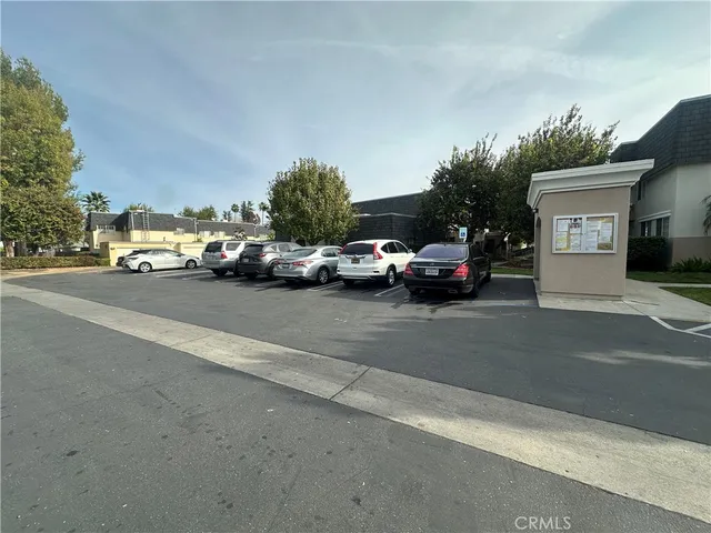 $585,000 | 6561 Vanalden Avenue, Unit 5, Reseda, CA 91335