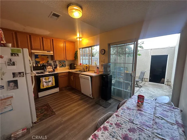 $585,000 | 6561 Vanalden Avenue, Unit 5, Reseda, CA 91335