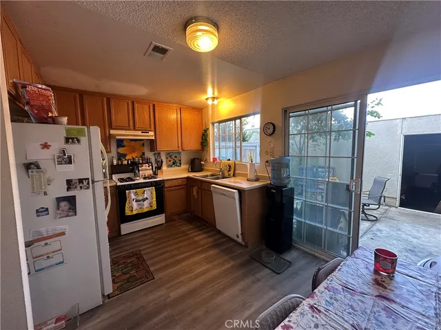 $585,000 | 6561 Vanalden Avenue, Unit 5, Reseda, CA 91335
