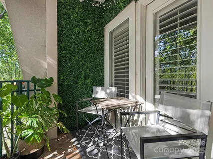 a view of a dinning table and chairs in patio