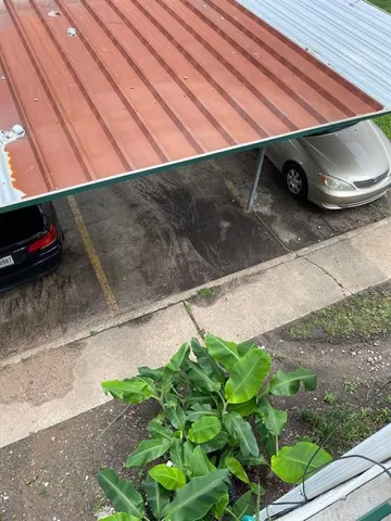 a view of a back yard