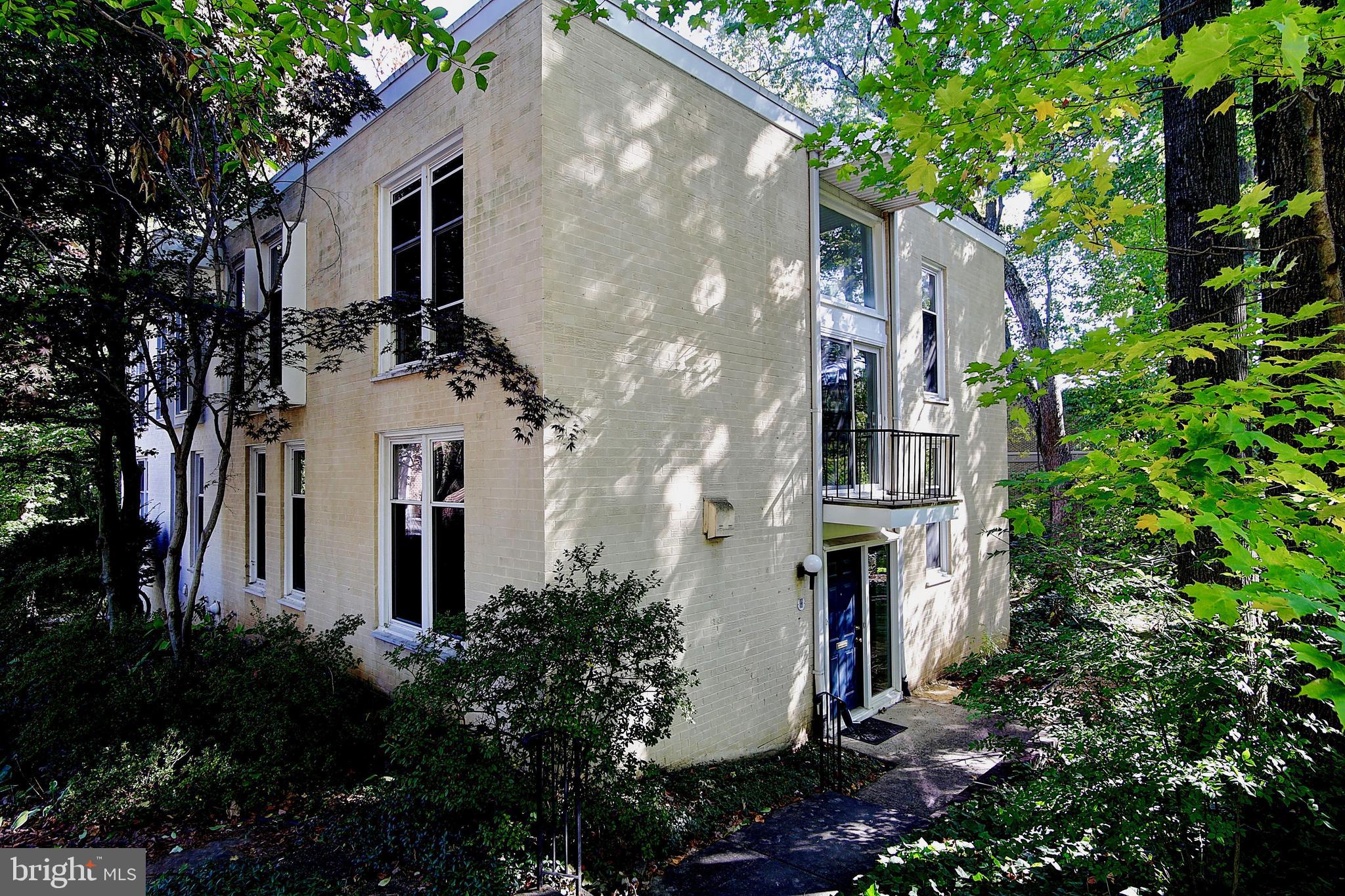 1656 Wainwright Drive Reston, VA 20190 - Photo 2 of 26 Gallery Image 2