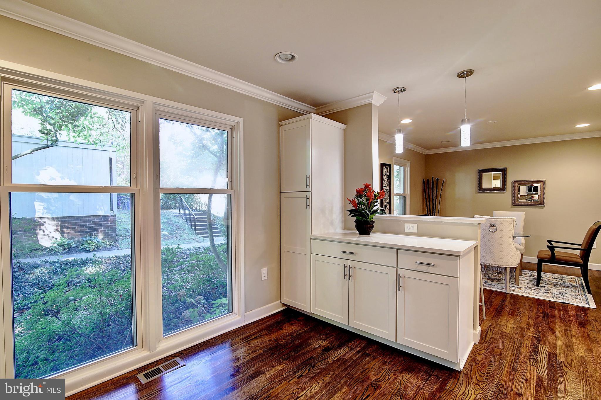 1656 Wainwright Drive Reston, VA 20190 - Photo 4 of 26 Gallery Image 4