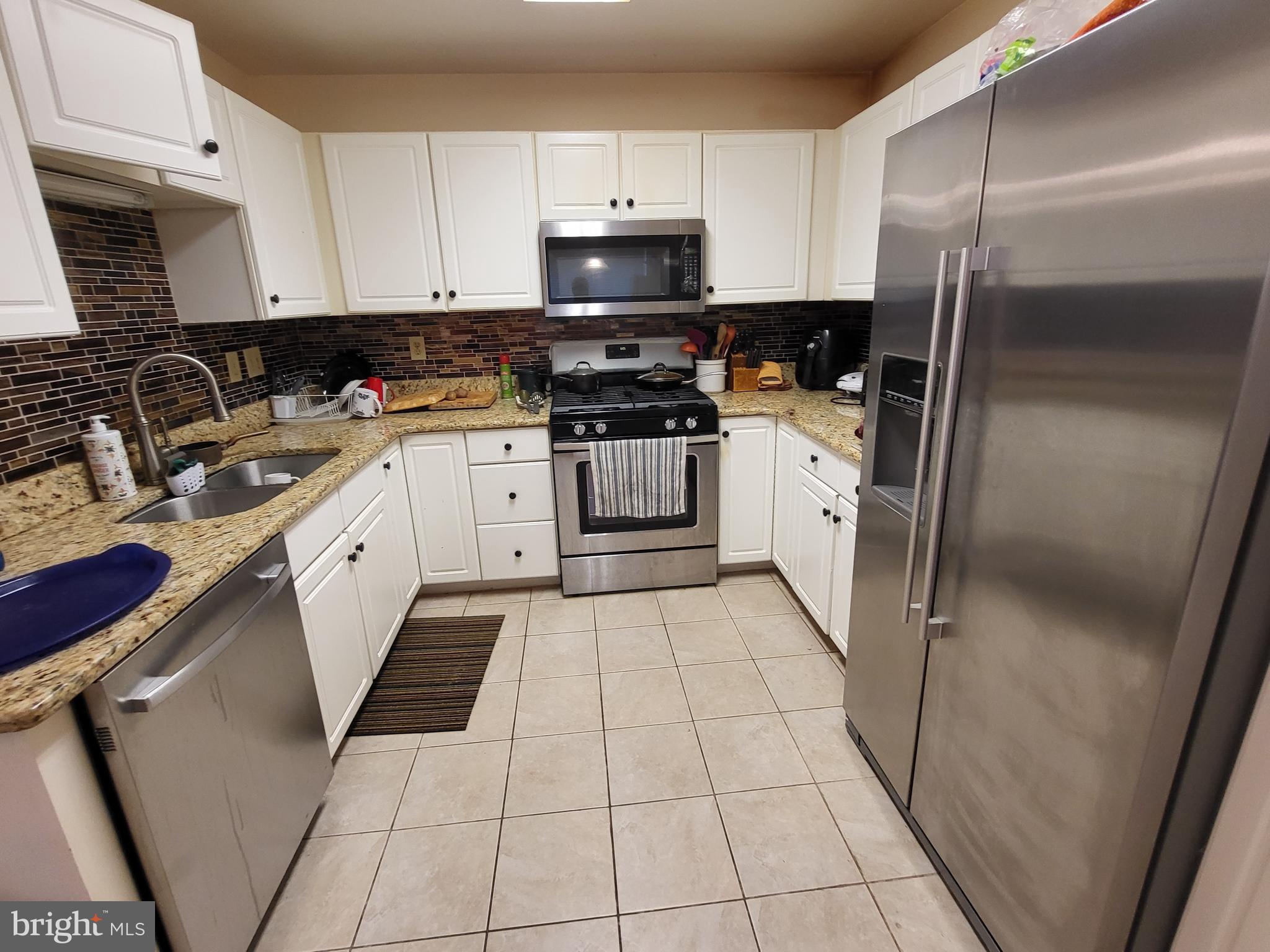 15135 Deer Valley Terrace Silver Spring, MD 20906 - Photo 12 of 28 NEWER APPLIANCES KITCHEN